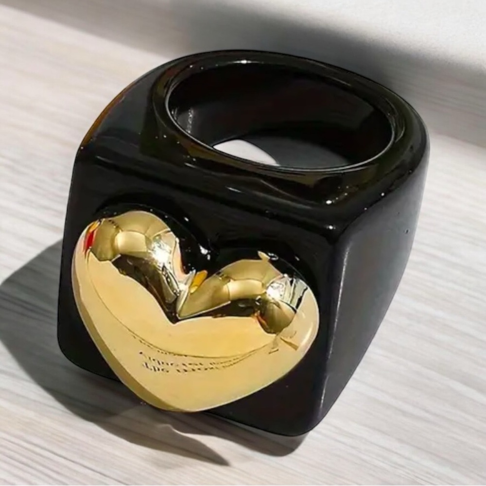 Chunky Statement Ring Black /Gold Heart Design - Picture 6 of 6